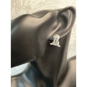 Seal Walrus Figural Shaped Pierced Stud Earrings Cute Animal Design